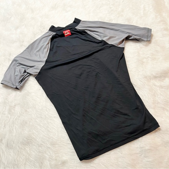 Quiksilver Rash Guard - Picture 2 of 3